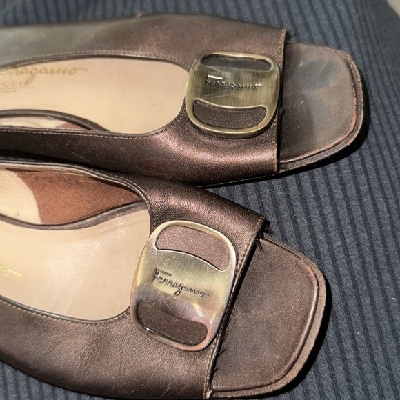 Ferragamo pumps - Picture 2 of 5